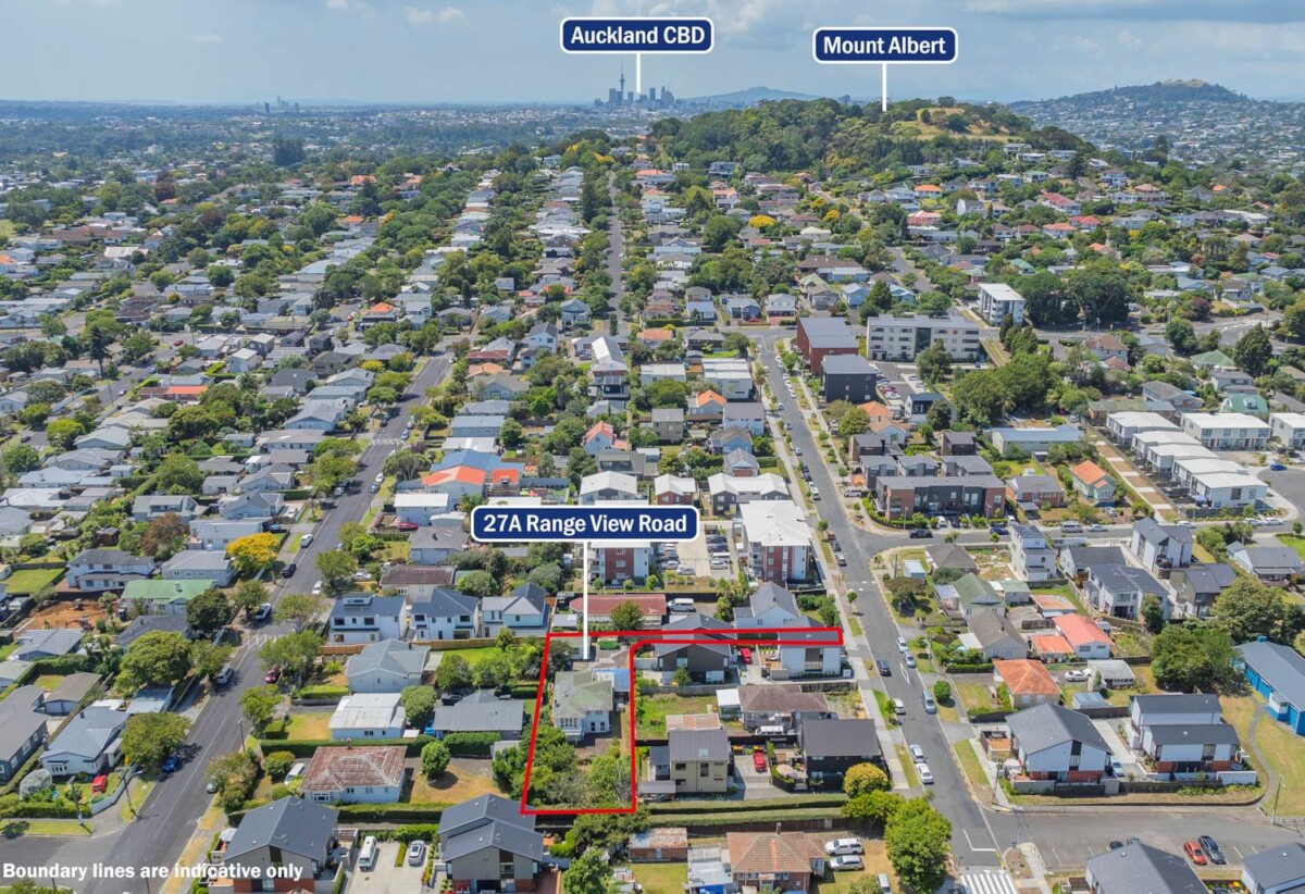 3 beds house on 900m² section, live, do-up, develop, Ignore CV of $1.375M, motivated vendors want it sold fast, 27A Range View Road, Mt Albert, Auckland