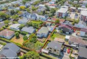 3 beds house on 900m² section, live, do-up, develop, Ignore CV of $1.375M, motivated vendors want it sold fast, 27A Range View Road, Mt Albert, Auckland