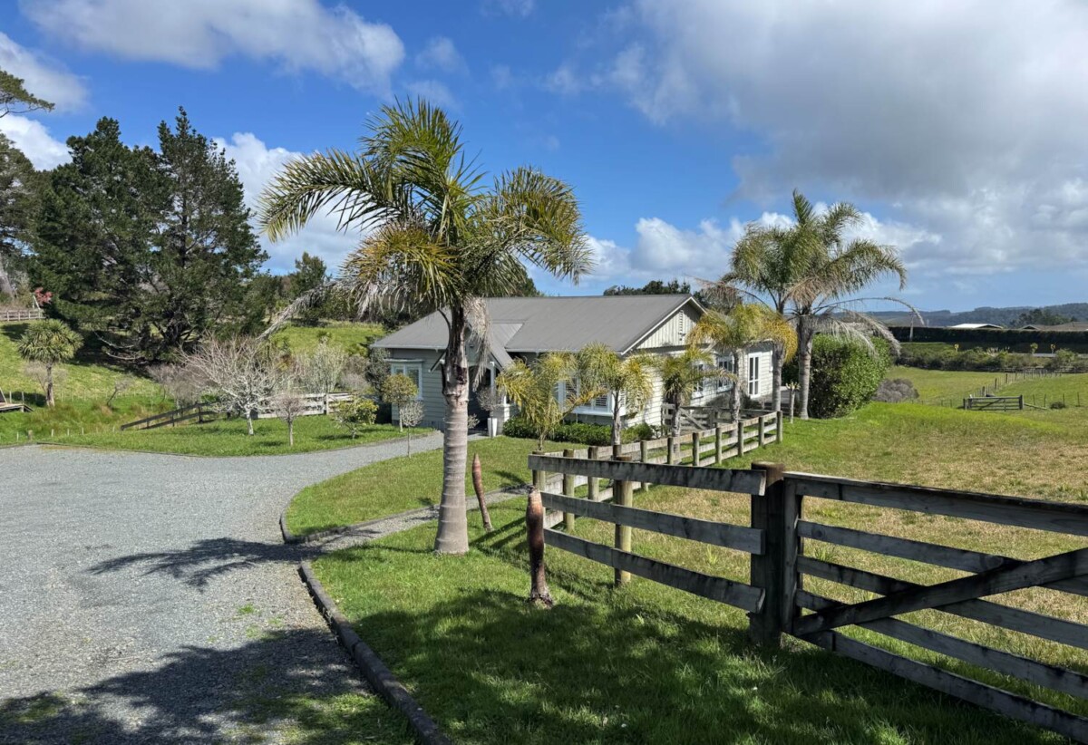 MORTGAGEE SALE, Renovated 182m² 4 beds lifestyle house on 2.0107ha land, 501 Ridge Road, Riverhead, Auckland