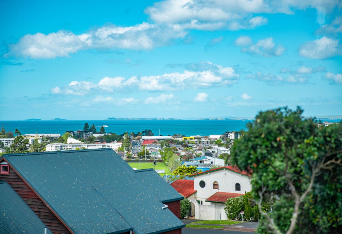 Standalone, Modern, Seaviews-Sherwood School Zone, 4 beds house, 2D Robin Lane, Browns Bay, Auckland