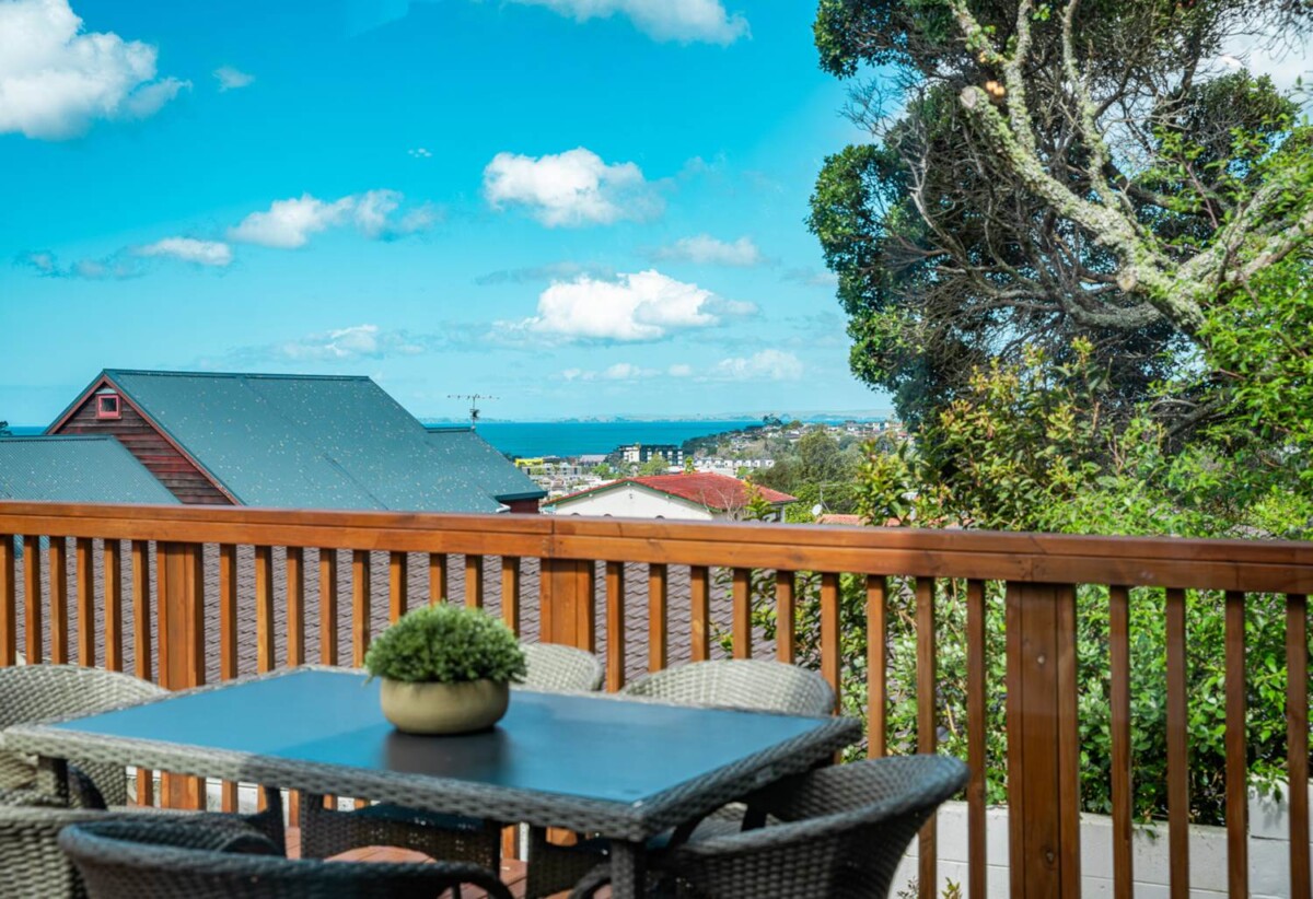 Standalone, Modern, Seaviews-Sherwood School Zone, 4 beds house, 2D Robin Lane, Browns Bay, Auckland
