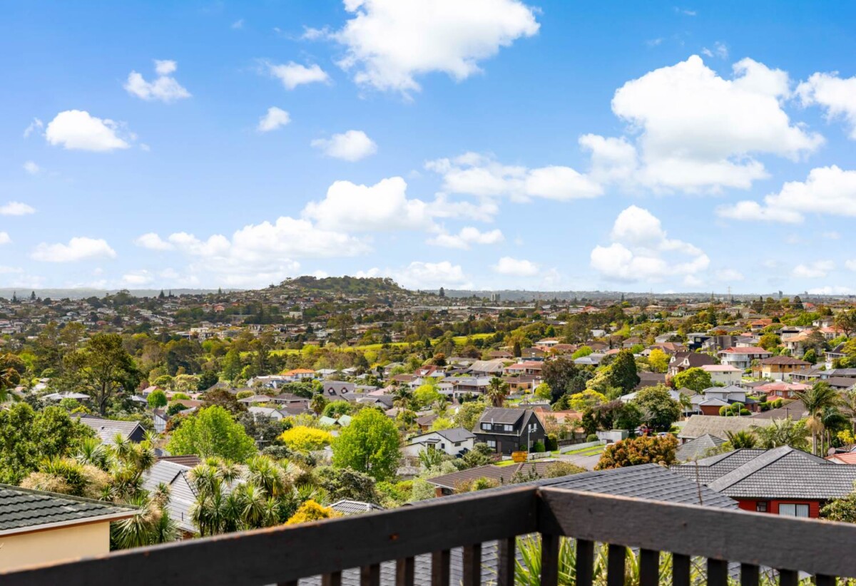 Motivated sellers, Stunning Sea & City Views, 3 beds house on 1037m², live or develop, 481 Hillsborough Road, Hillsborough, Auckland