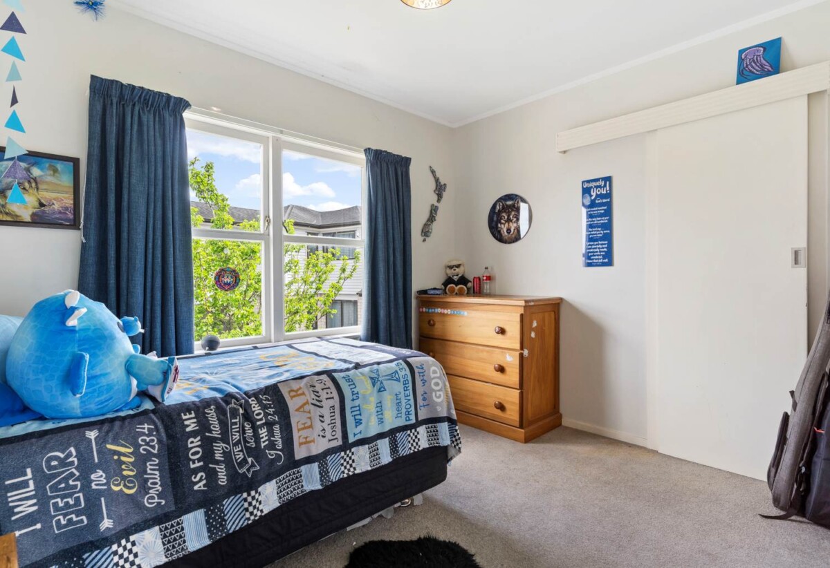 Coastal Home & Income 269m² 6 bedrooms on 918m² section, 2 dwellings on 1 title, 22 Beihlers Road, Weymouth, Auckland