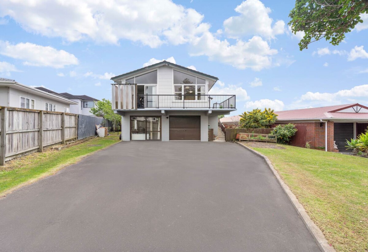 Coastal Home & Income 269m² 6 bedrooms on 918m² section, 2 dwellings on 1 title, 22 Beihlers Road, Weymouth, Auckland