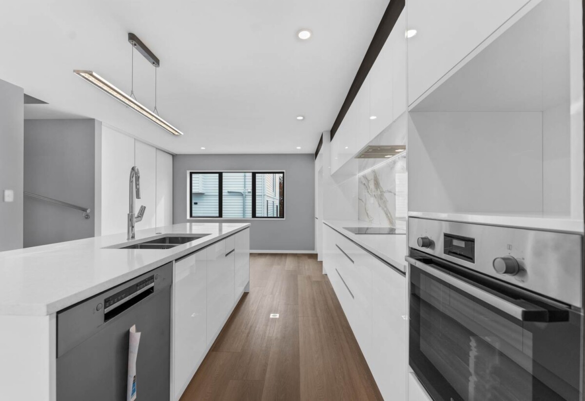 Brandnew contemporary 3-level 2 beds 2 baths townhouse, Great location, 5/24 Aberfeldy Avenue, Highland Park, Auckland