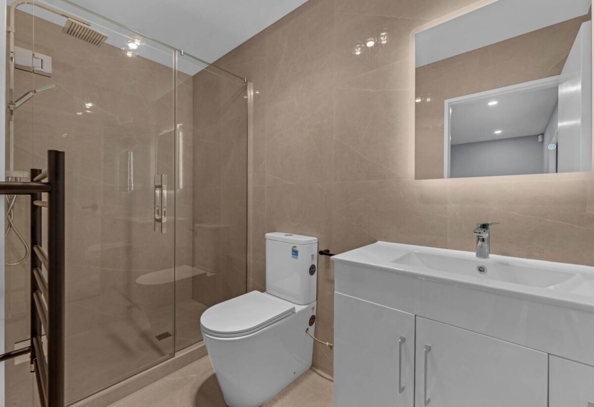 Brandnew contemporary 3-level 2 beds 2 baths townhouse, Great location, 5/24 Aberfeldy Avenue, Highland Park, Auckland