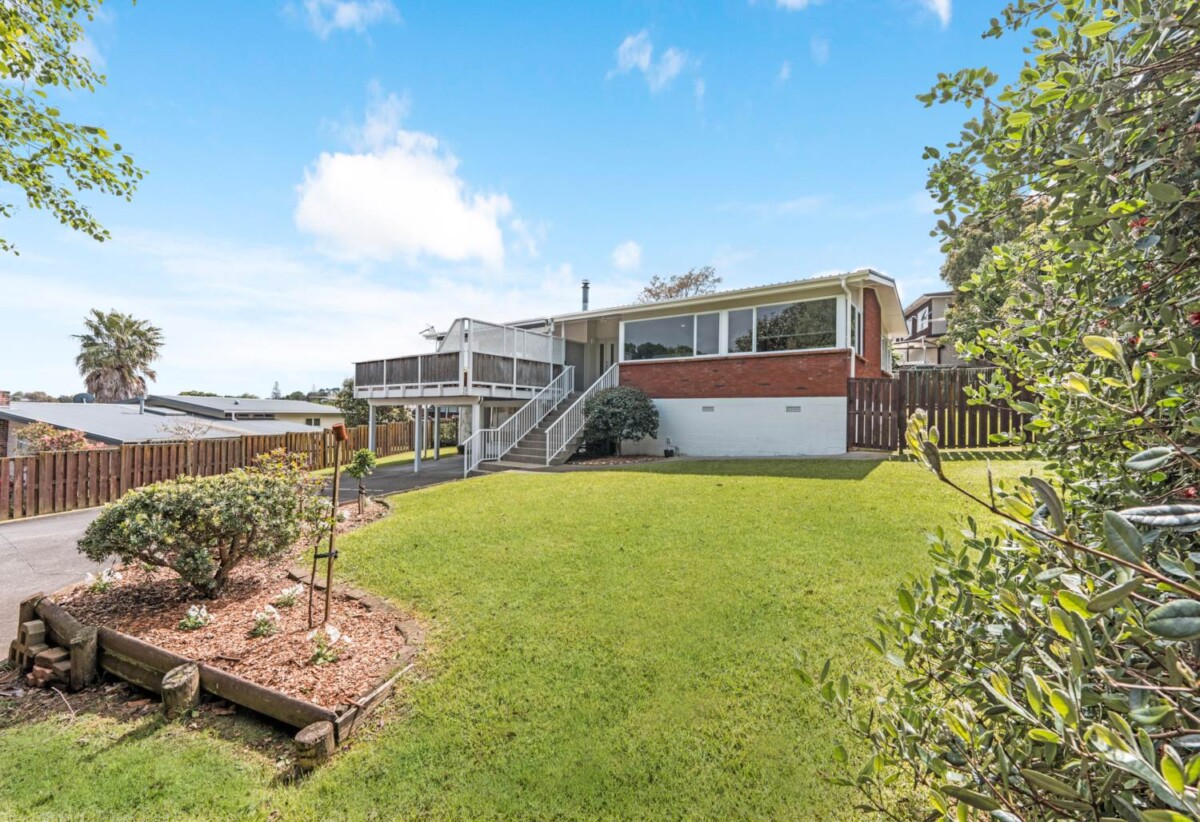 3 beds house on 875m² section, Solid Home, Prime Howick Location, 13 Juliet Avenue, Howick, Auckland
