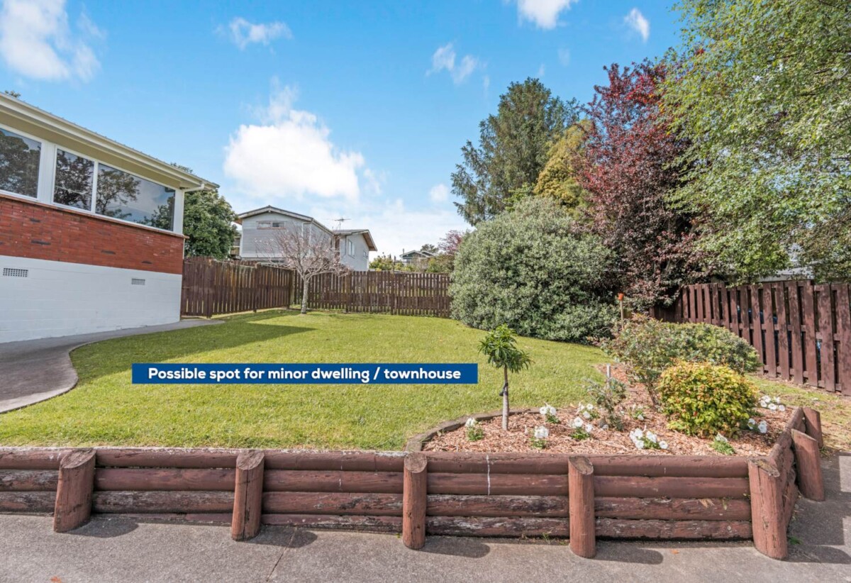 3 beds house on 875m² section, Solid Home, Prime Howick Location, 13 Juliet Avenue, Howick, Auckland