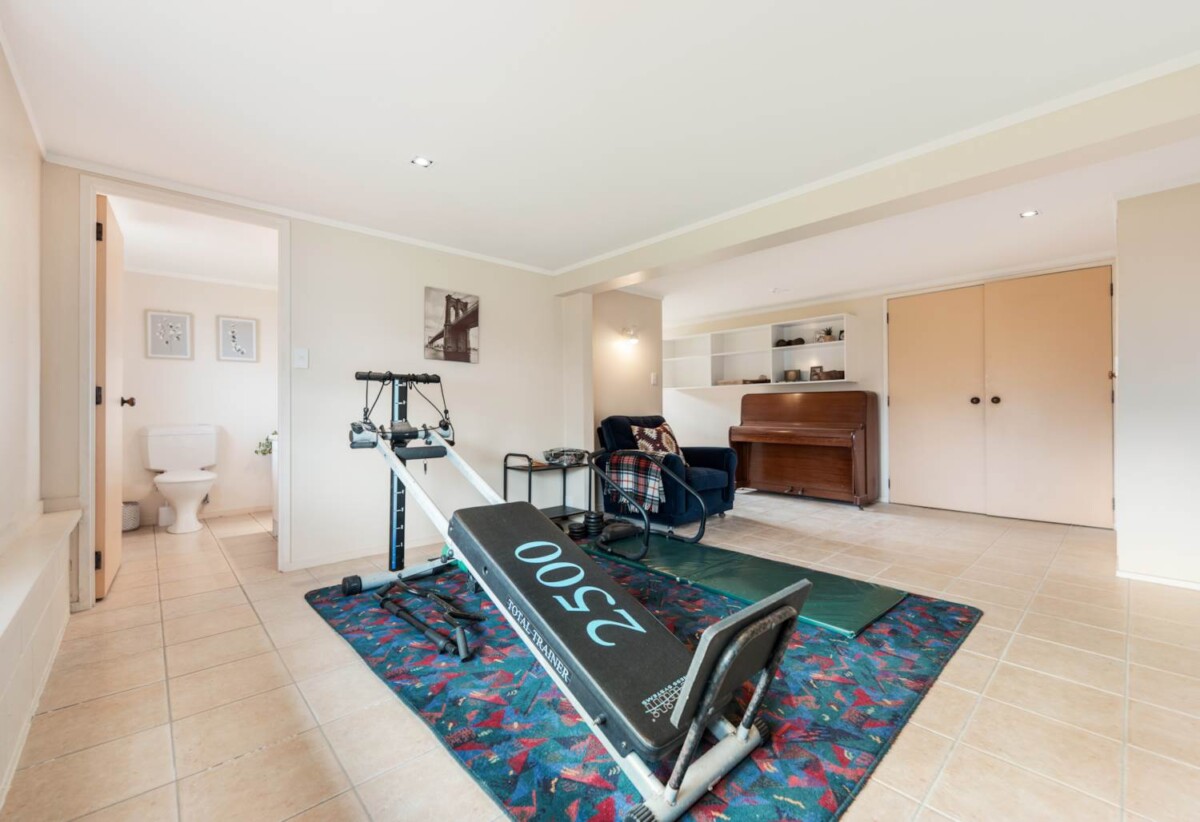 3 beds house on 875m² section, Solid Home, Prime Howick Location, 13 Juliet Avenue, Howick, Auckland