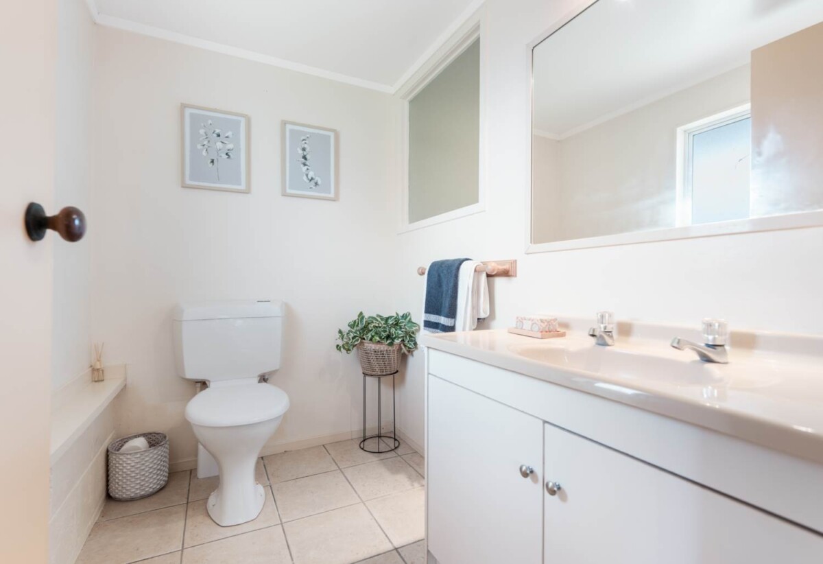 3 beds house on 875m² section, Solid Home, Prime Howick Location, 13 Juliet Avenue, Howick, Auckland