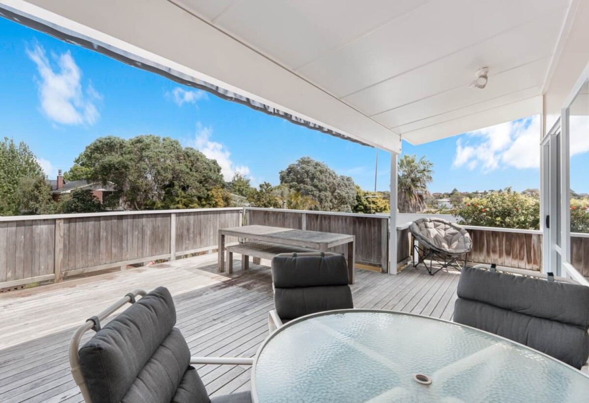 3 beds house on 875m² section, Solid Home, Prime Howick Location, 13 Juliet Avenue, Howick, Auckland