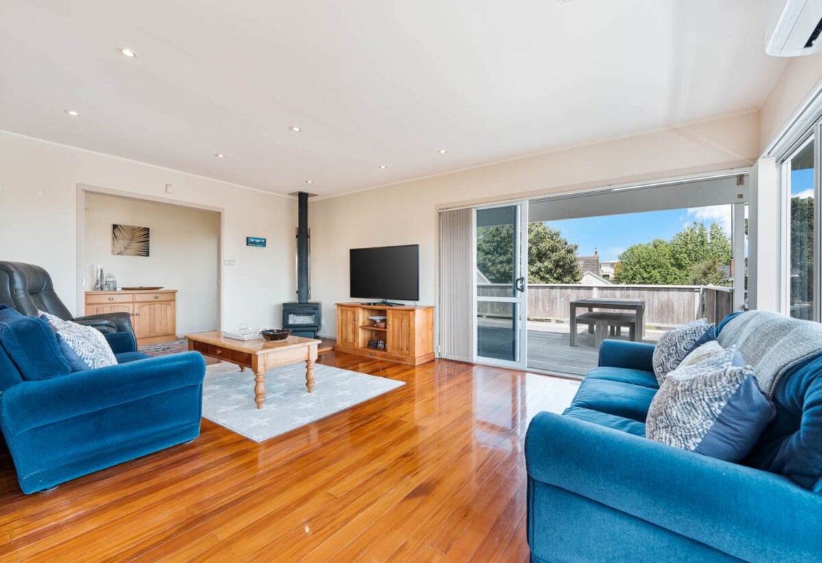 3 beds house on 875m² section, Solid Home, Prime Howick Location, 13 Juliet Avenue, Howick, Auckland