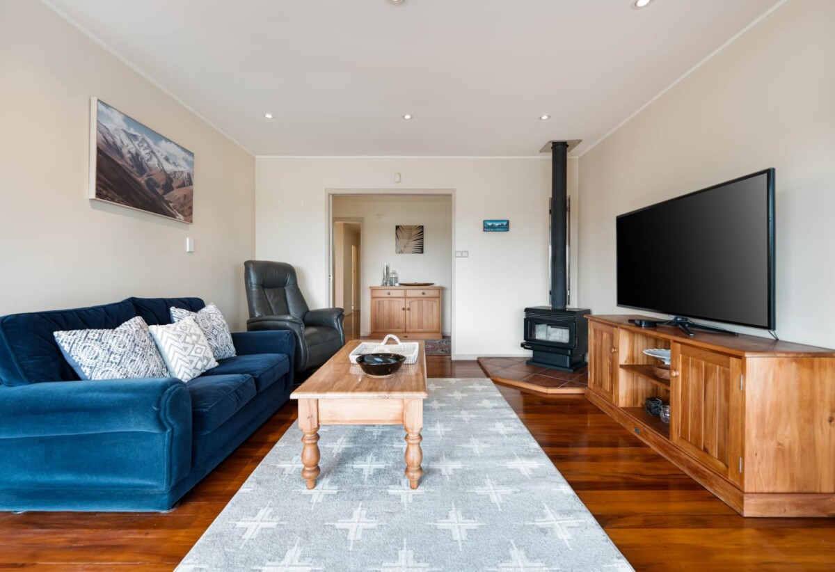 3 beds house on 875m² section, Solid Home, Prime Howick Location, 13 Juliet Avenue, Howick, Auckland