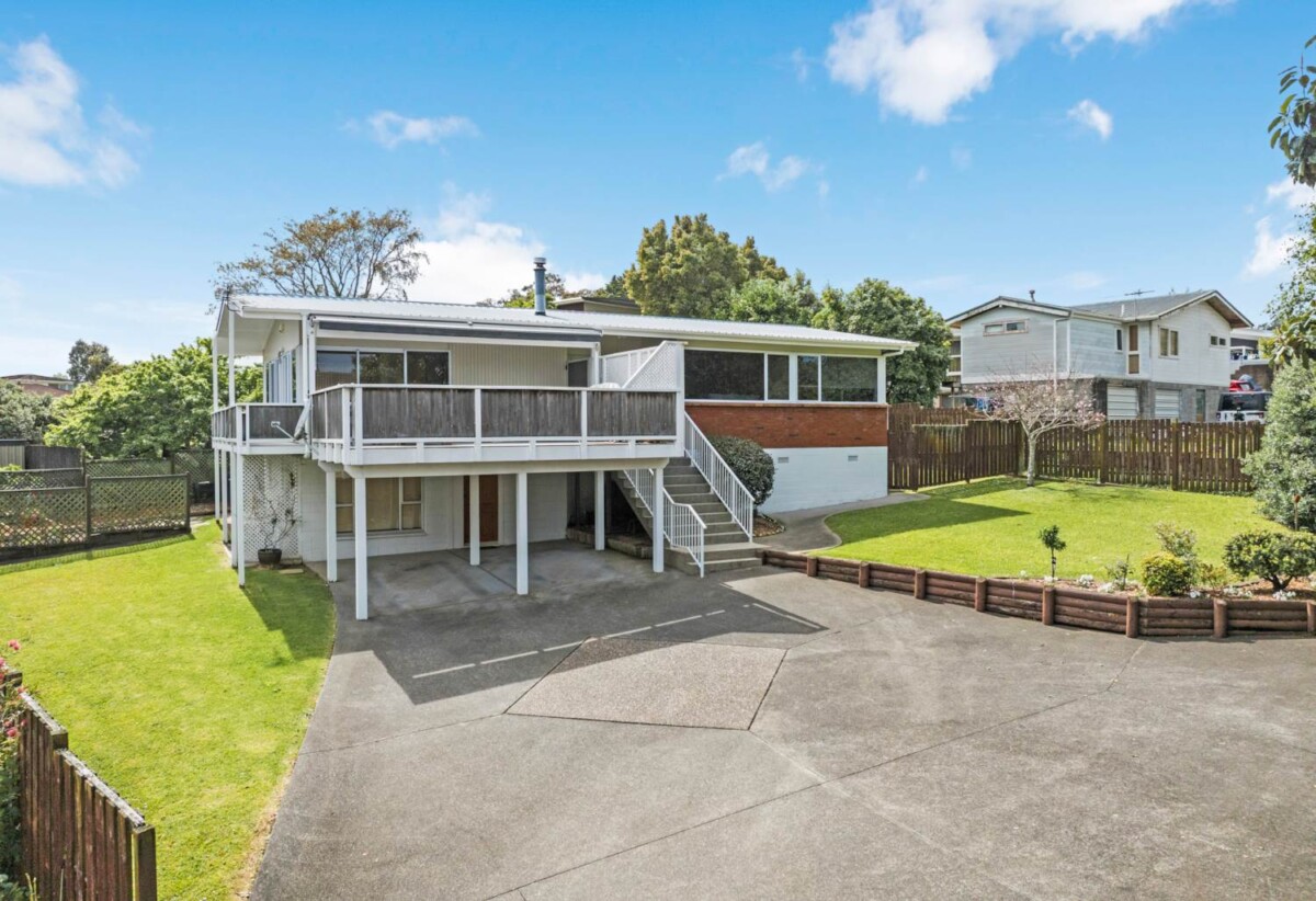 3 beds house on 875m² section, Solid Home, Prime Howick Location, 13 Juliet Avenue, Howick, Auckland