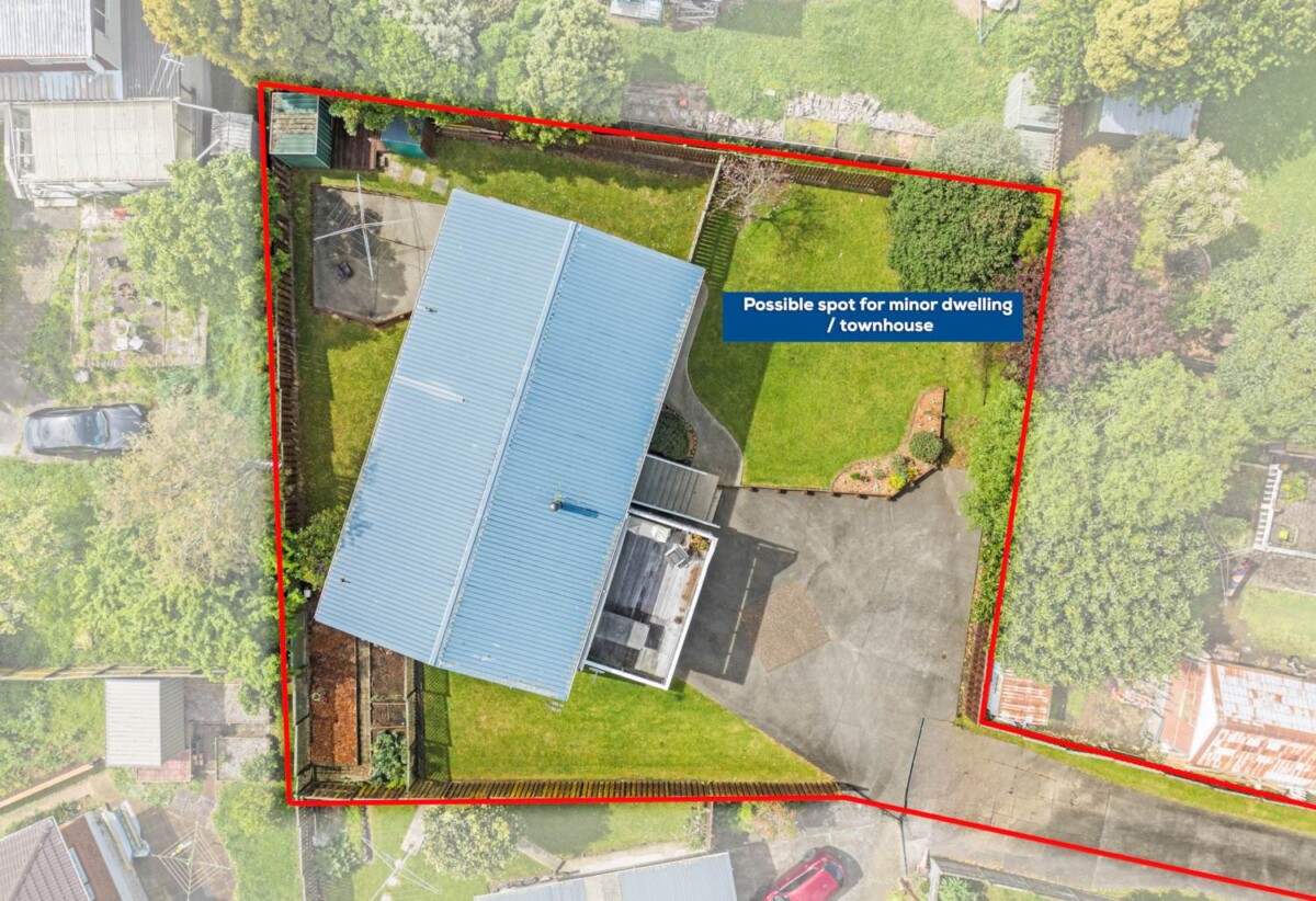 3 beds house on 875m² section, Solid Home, Prime Howick Location, 13 Juliet Avenue, Howick, Auckland