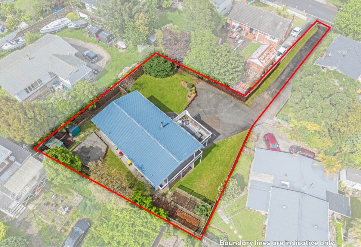 3 beds house on 875m² section, Solid Home, Prime Howick Location, 13 Juliet Avenue, Howick, Auckland