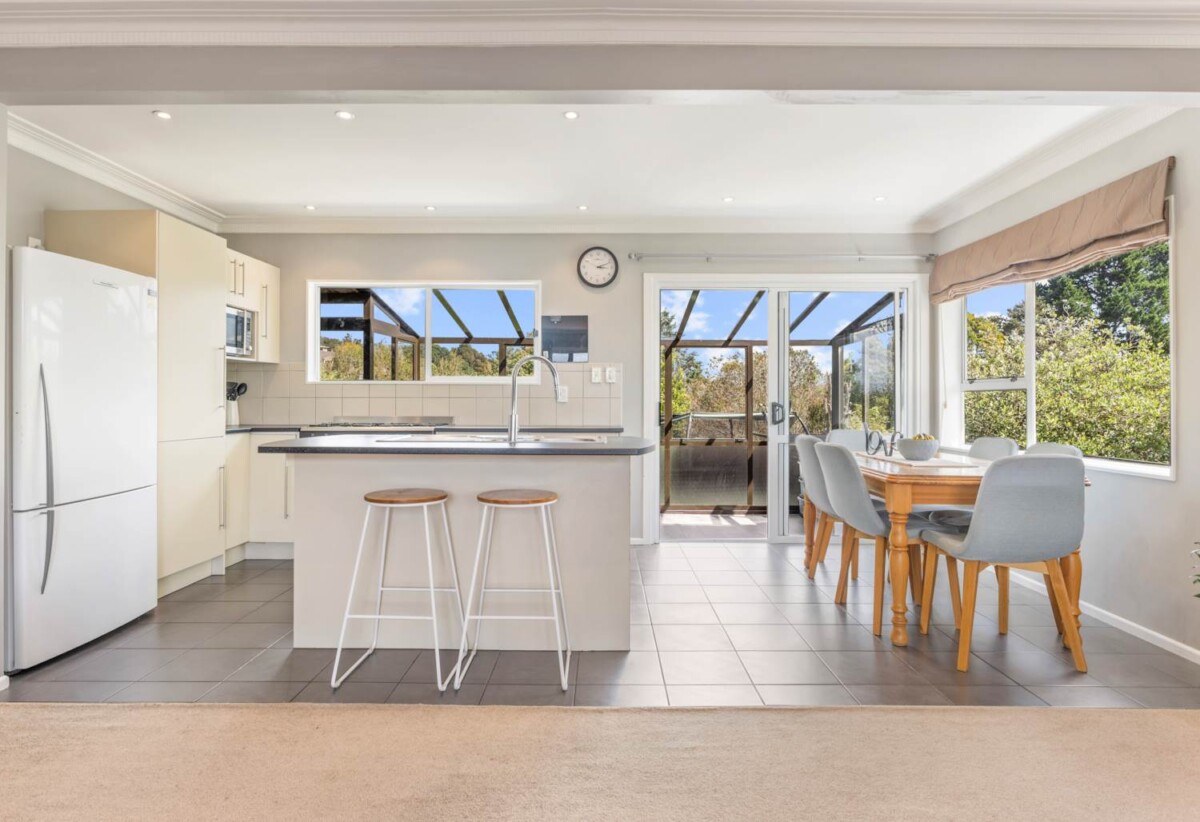 Charming brick & tile 3 beds house on 1012m² section, offers perfect balance of space, comfort, and lifestyle, 141 Settlement Road, Papakura, Auckland
