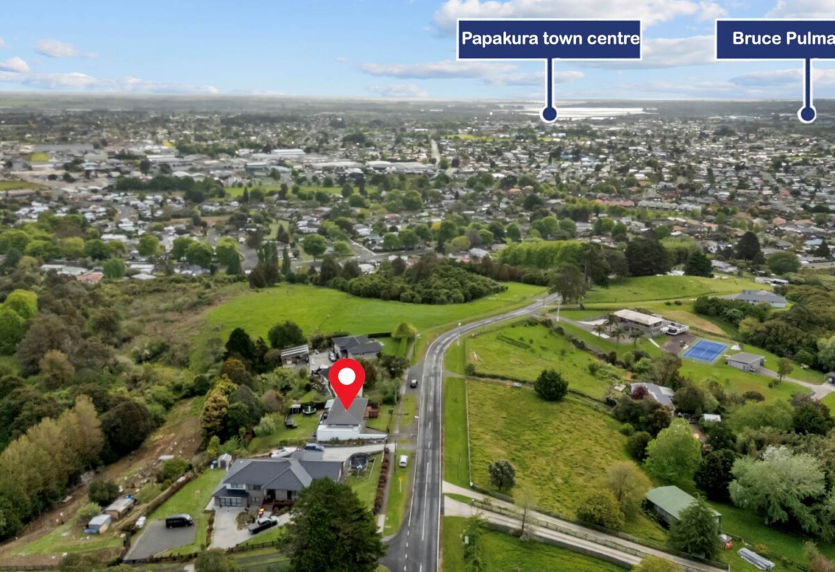 Charming brick & tile 3 beds house on 1012m² section, offers perfect balance of space, comfort, and lifestyle, 141 Settlement Road, Papakura, Auckland