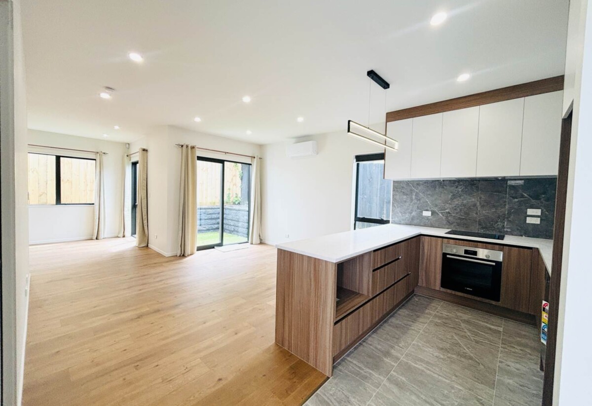 For rent, brandnew 3 bedrooms 2.5 bathrooms townhouse, 12B McQuarrie Avenue, Wattle Downs, Auckland, available now