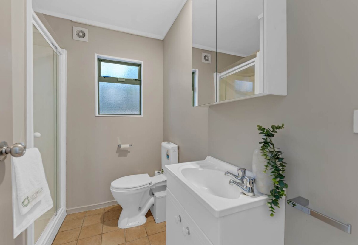 Must sell, Freehold 3 beds house on 423m² section, Moments from Sylvia Park Mall, 235A Penrose Road, Mt Wellington, Auckland