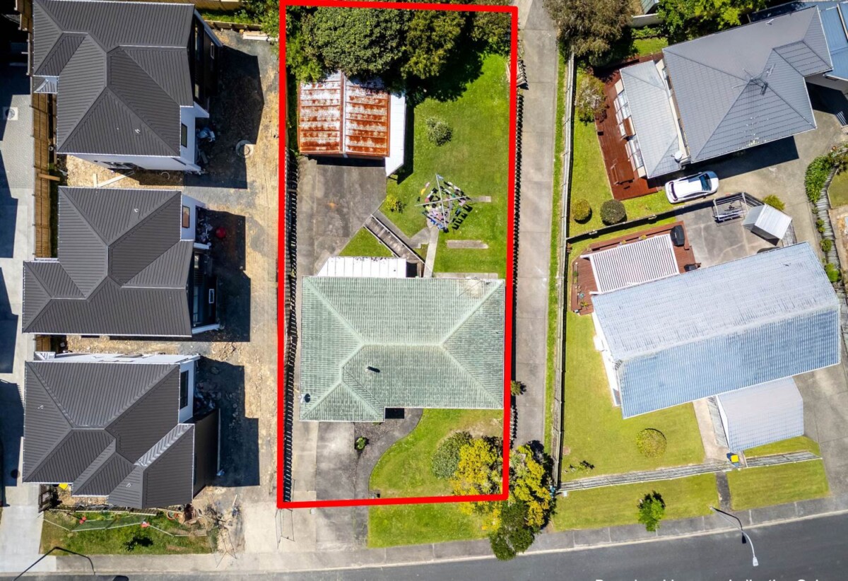 Double Westlake schools zone, 3 beds house on 606m² section, 69 Salamanca Road, Sunnynook, Auckland