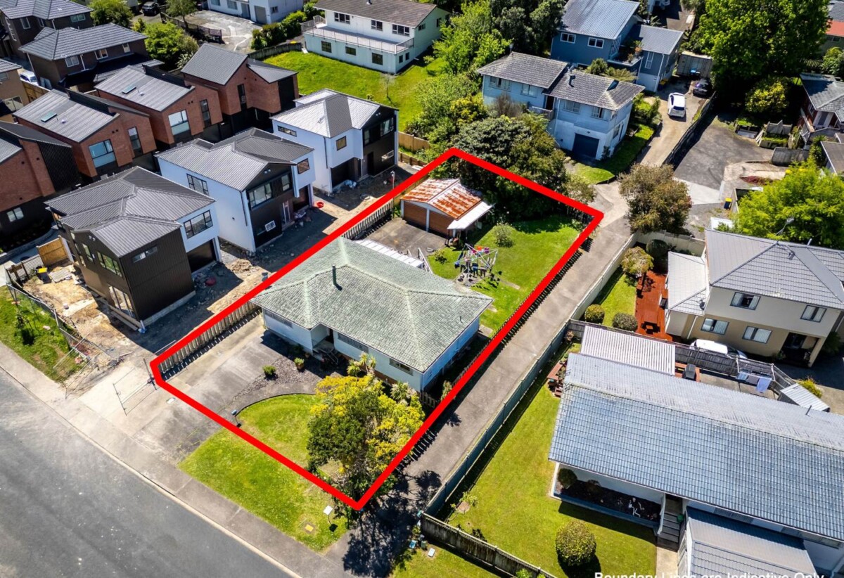 Double Westlake schools zone, 3 beds house on 606m² section, 69 Salamanca Road, Sunnynook, Auckland