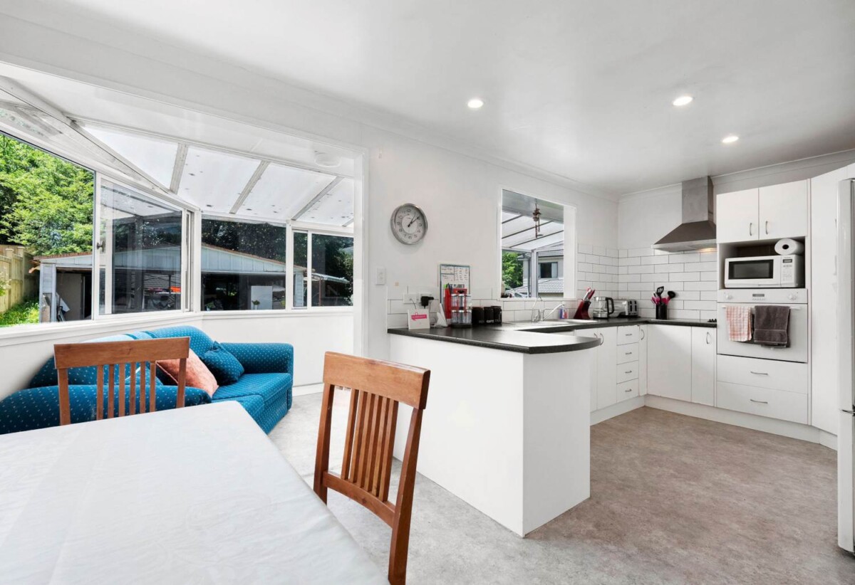 Double Westlake schools zone, 3 beds house on 606m² section, 69 Salamanca Road, Sunnynook, Auckland