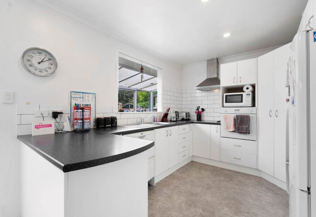 Double Westlake schools zone, 3 beds house on 606m² section, 69 Salamanca Road, Sunnynook, Auckland