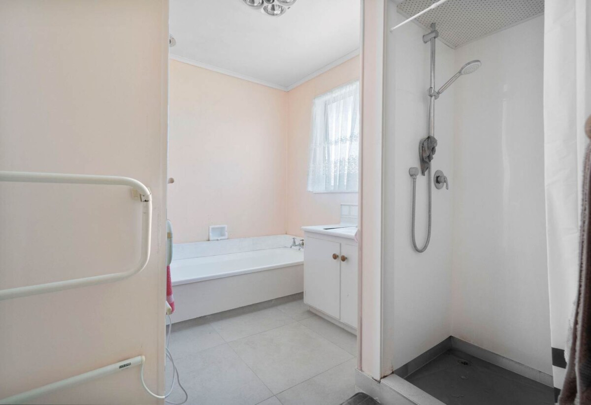 Double Westlake schools zone, 3 beds house on 606m² section, 69 Salamanca Road, Sunnynook, Auckland