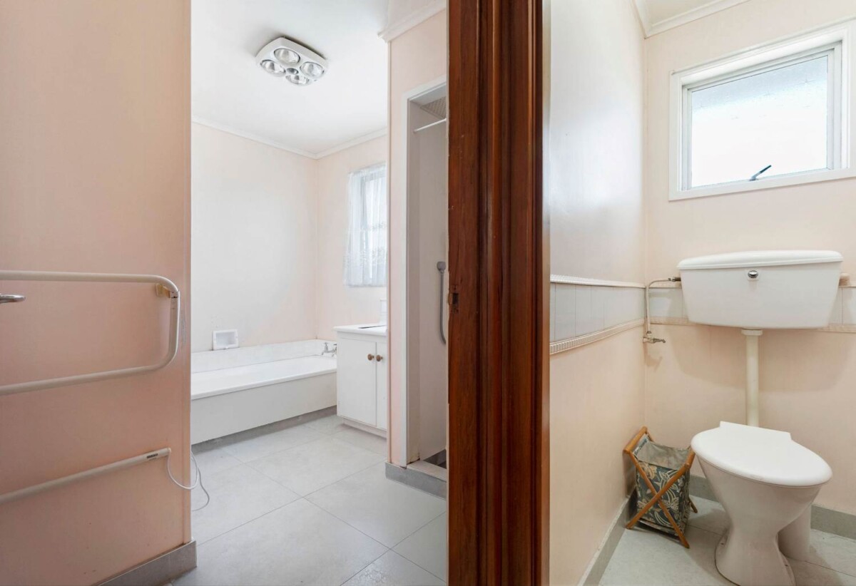 Double Westlake schools zone, 3 beds house on 606m² section, 69 Salamanca Road, Sunnynook, Auckland