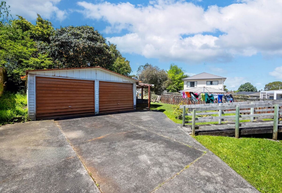 Double Westlake schools zone, 3 beds house on 606m² section, 69 Salamanca Road, Sunnynook, Auckland