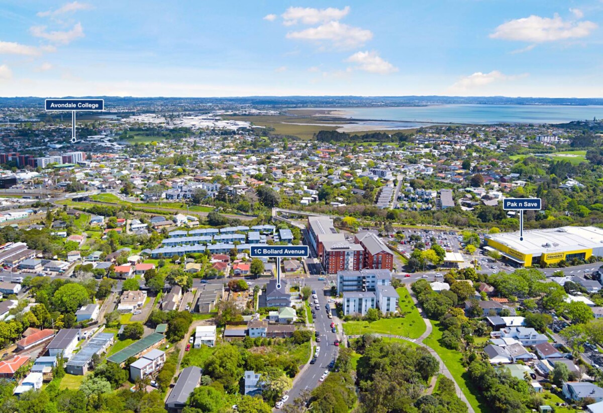 4 beds home, Everything Within Easy Reach, 1C Bollard Avenue, Mt Albert, Auckland