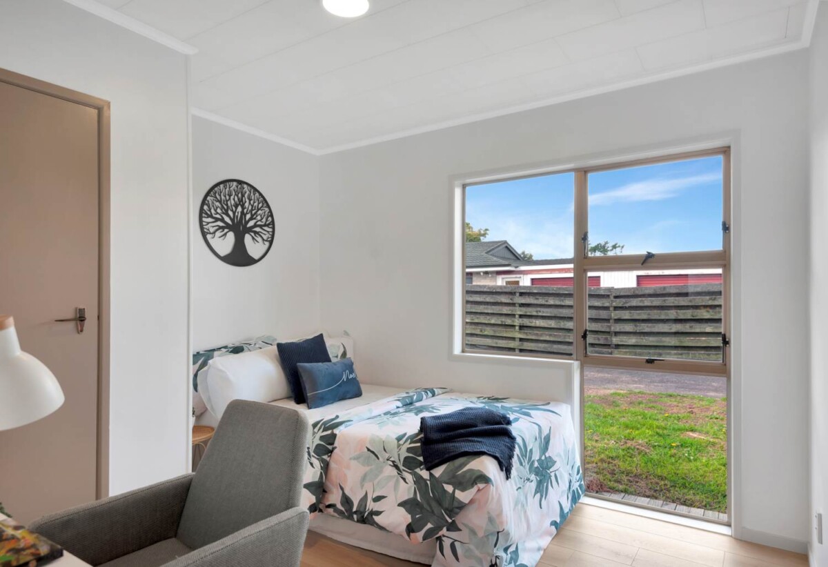 Must sell, Newly Renovated 3 beds house on 925m² section, brandnew kitchen, 16 Berwyn Avenue, Takanini, Auckland