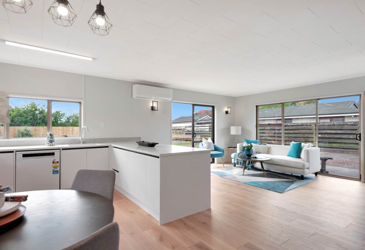 Must sell, Newly Renovated 3 beds house on 925m² section, brandnew kitchen, 16 Berwyn Avenue, Takanini, Auckland
