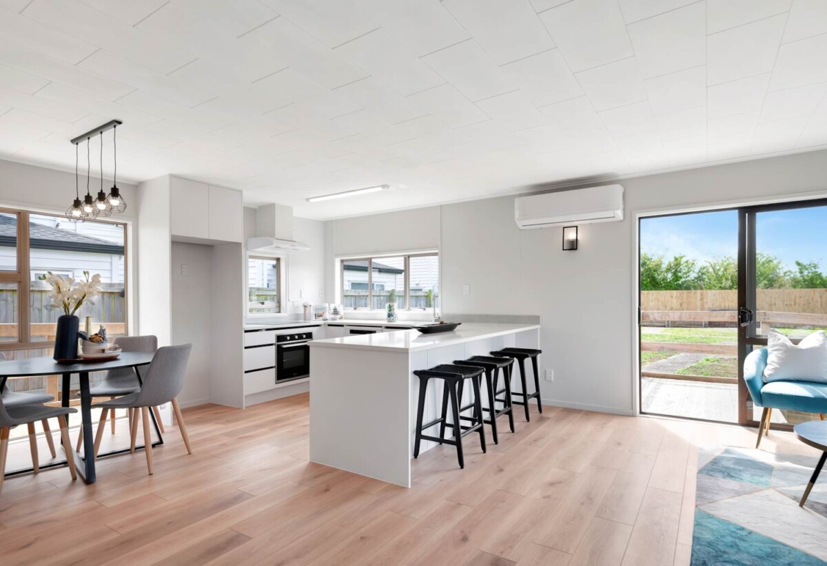 Must sell, Newly Renovated 3 beds house on 925m² section, brandnew kitchen, 16 Berwyn Avenue, Takanini, Auckland