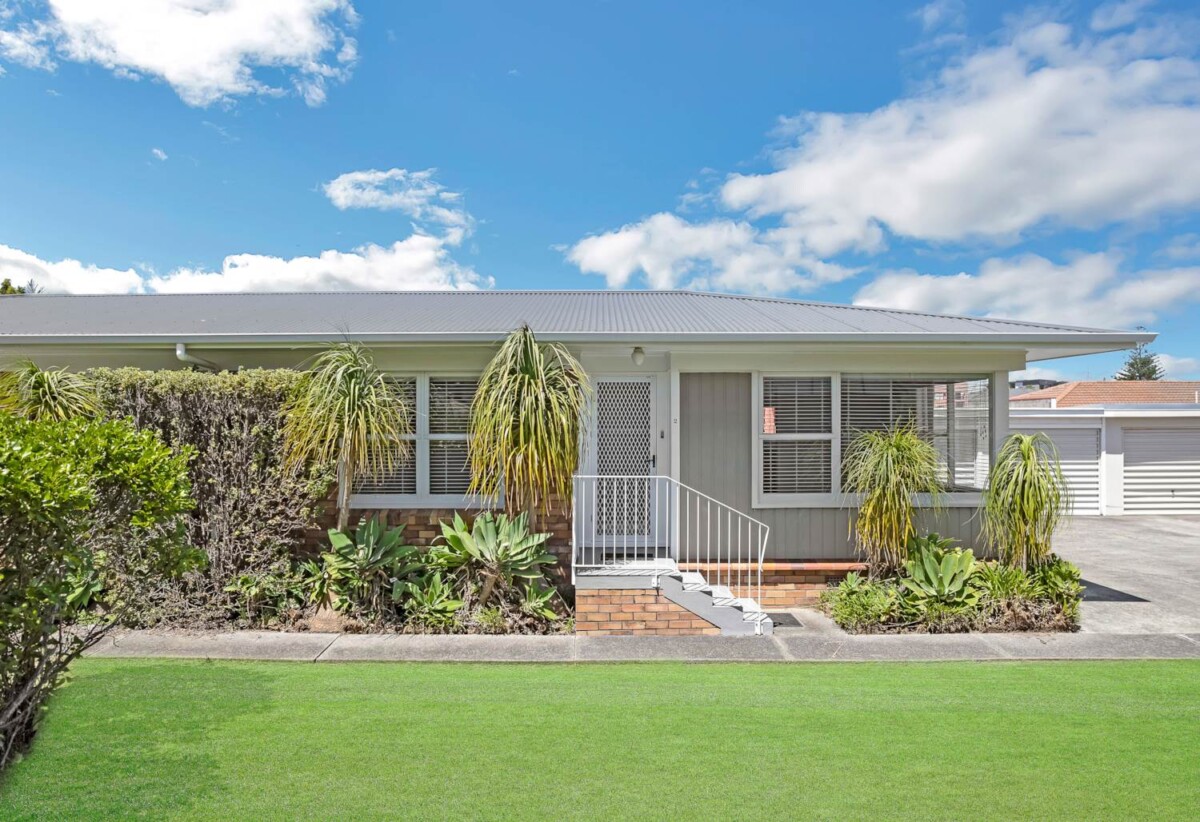 Move-in ready, 2 beds home, Newly refurbished bathroom and upgraded kitchen, 1/ 22 Evelyn Place, Hillcrest, Auckland