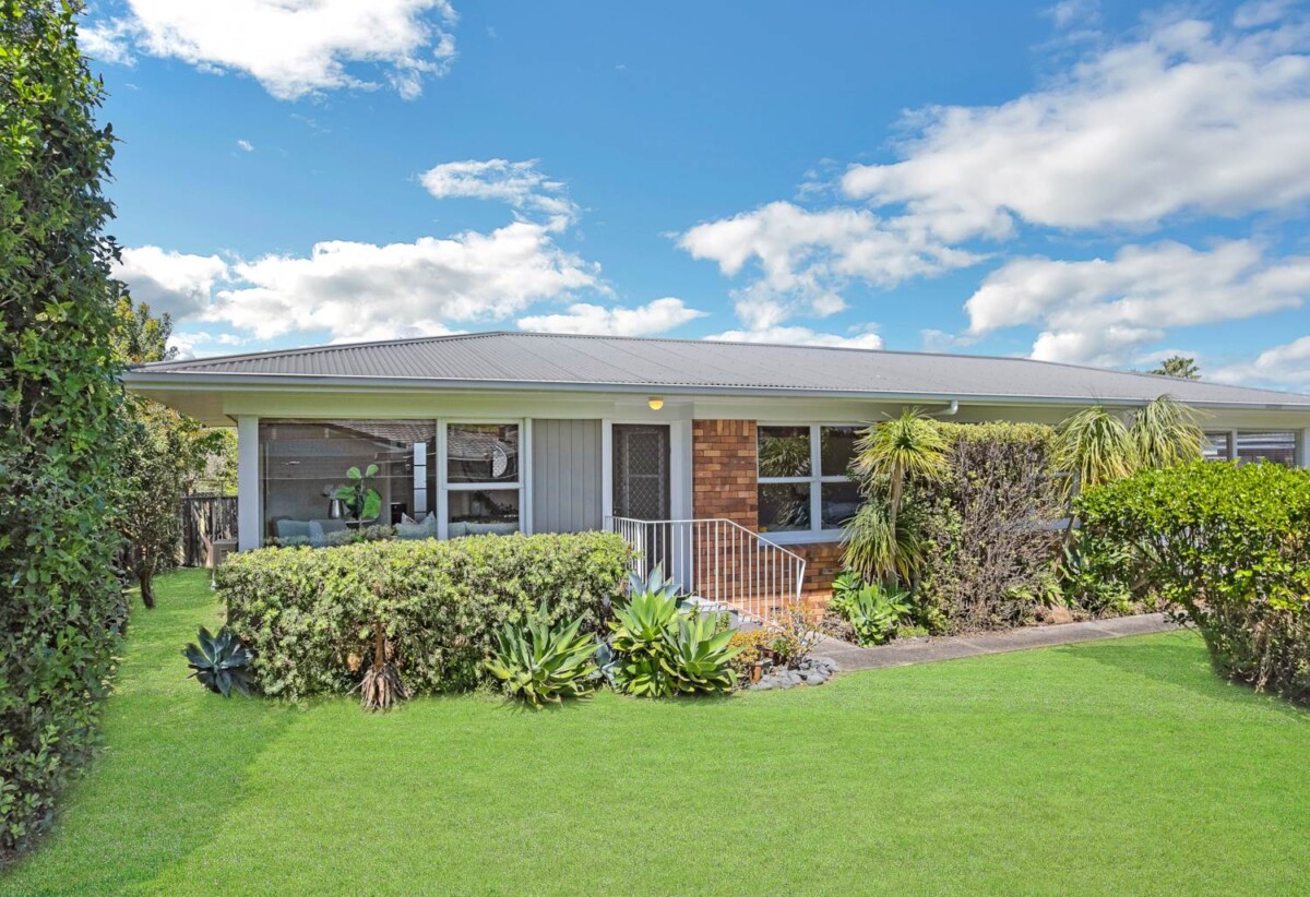 Move-in ready, 2 beds home, Newly refurbished bathroom and upgraded kitchen, 1/ 22 Evelyn Place, Hillcrest, Auckland