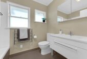 Move-in ready, 2 beds home, Newly refurbished bathroom and upgraded kitchen, 1/ 22 Evelyn Place, Hillcrest, Auckland