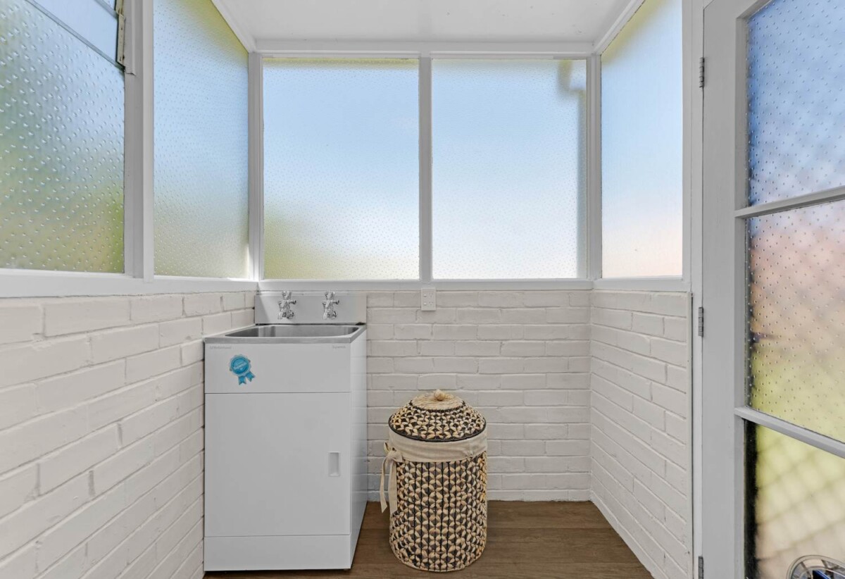 Move-in ready, 2 beds home, Newly refurbished bathroom and upgraded kitchen, 1/ 22 Evelyn Place, Hillcrest, Auckland