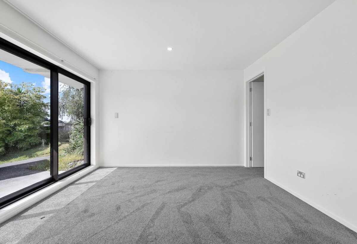 Legal Home & Flat, 6 beds (5+1) house on 675m² section, 38 Makora Road, Massey, Auckland