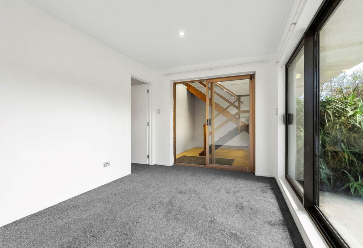 Legal Home & Flat, 6 beds (5+1) house on 675m² section, 38 Makora Road, Massey, Auckland