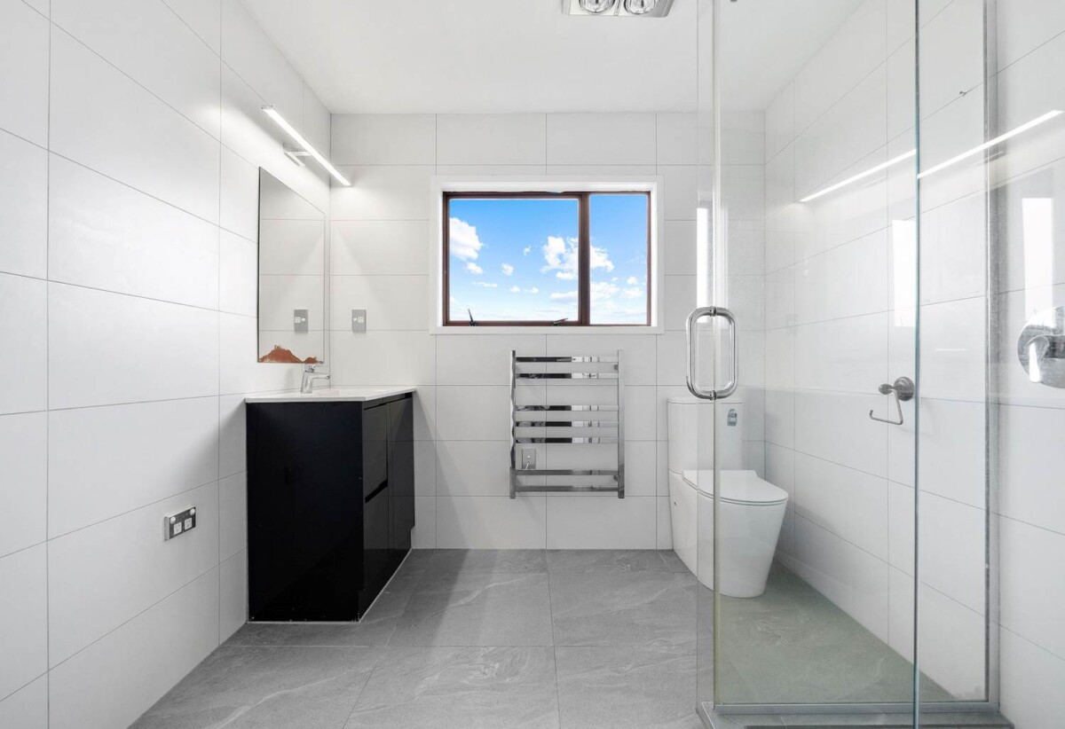 Legal Home & Flat, 6 beds (5+1) house on 675m² section, 38 Makora Road, Massey, Auckland