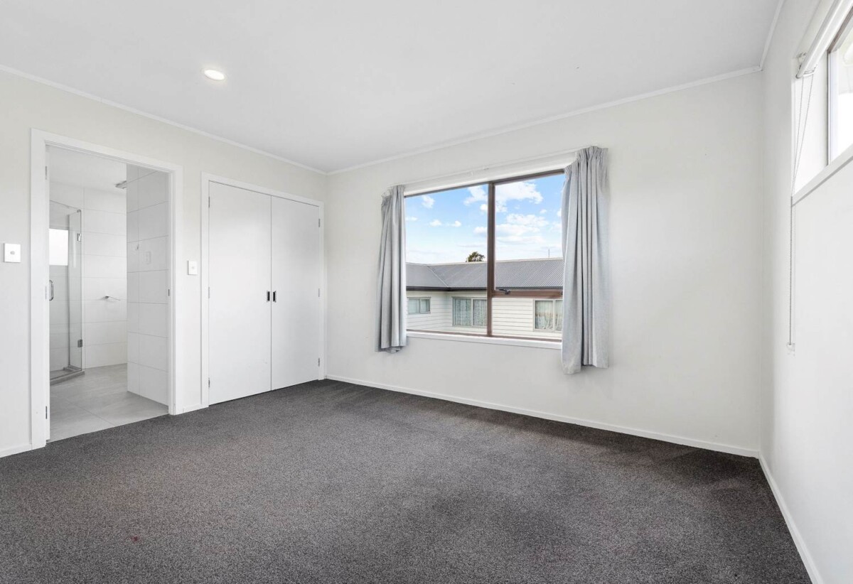 Legal Home & Flat, 6 beds (5+1) house on 675m² section, 38 Makora Road, Massey, Auckland