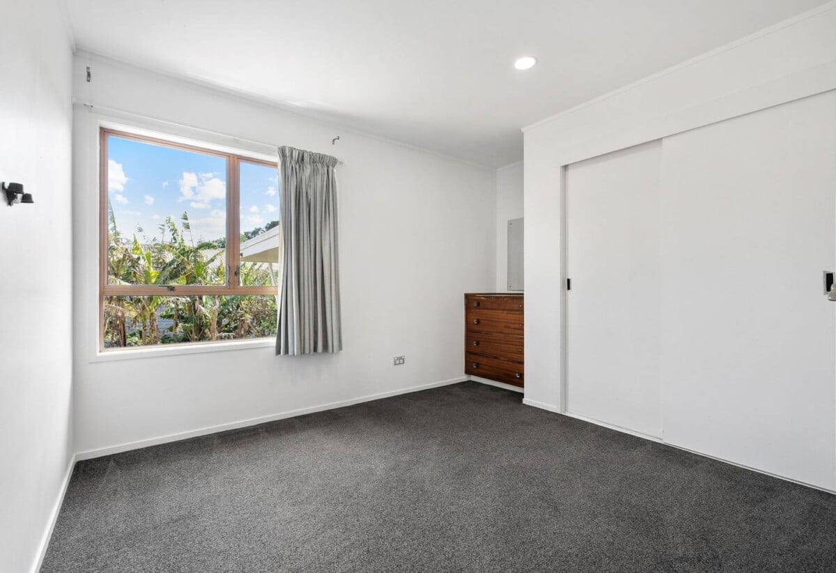 Legal Home & Flat, 6 beds (5+1) house on 675m² section, 38 Makora Road, Massey, Auckland