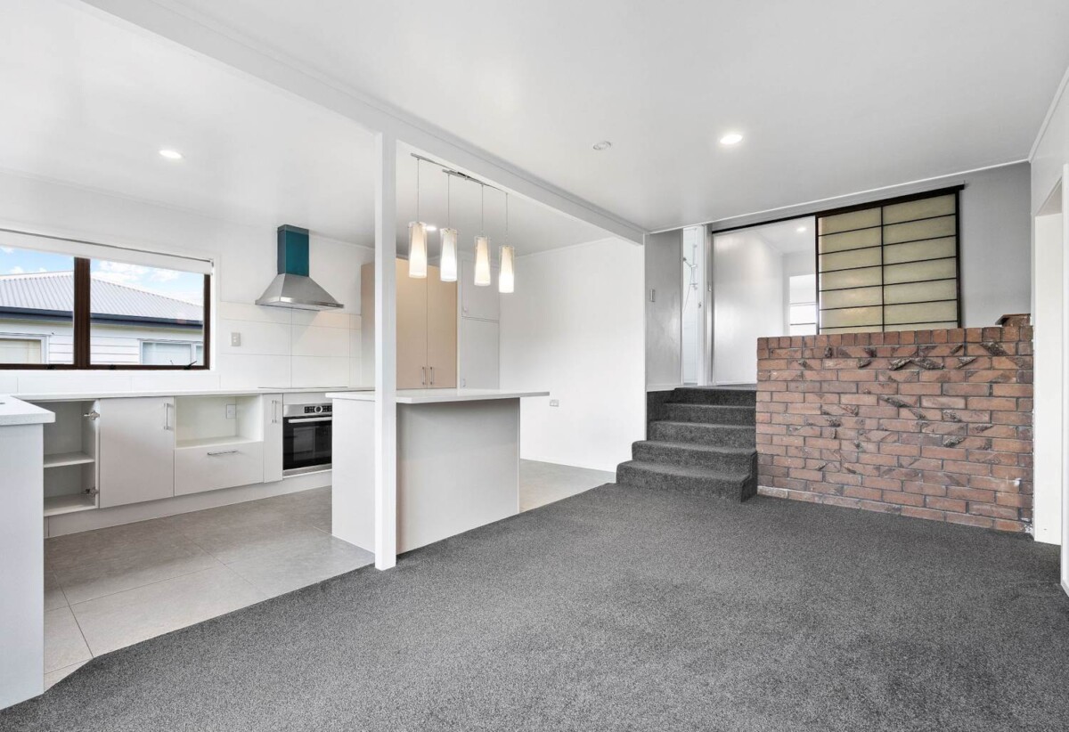 Legal Home & Flat, 6 beds (5+1) house on 675m² section, 38 Makora Road, Massey, Auckland