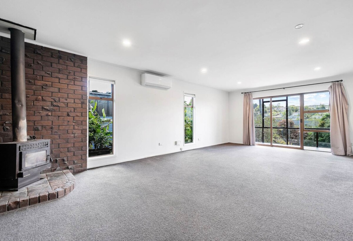 Legal Home & Flat, 6 beds (5+1) house on 675m² section, 38 Makora Road, Massey, Auckland