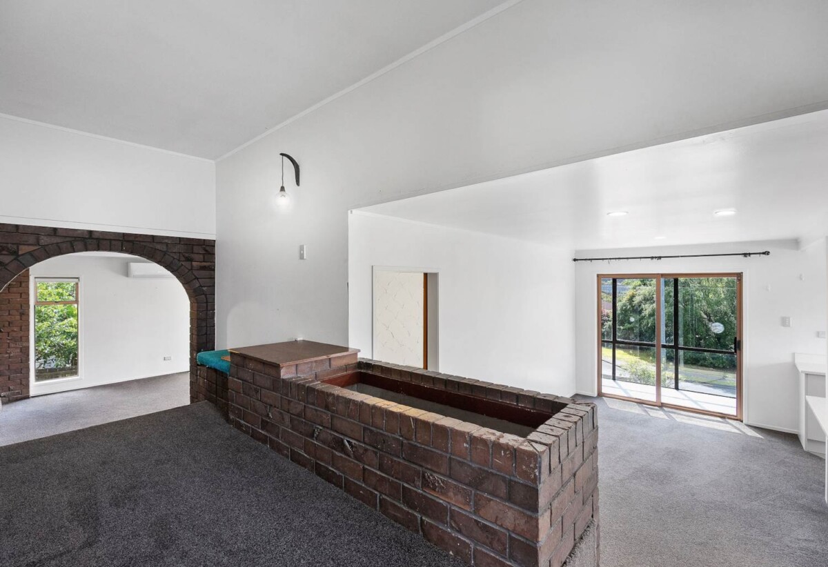 Legal Home & Flat, 6 beds (5+1) house on 675m² section, 38 Makora Road, Massey, Auckland