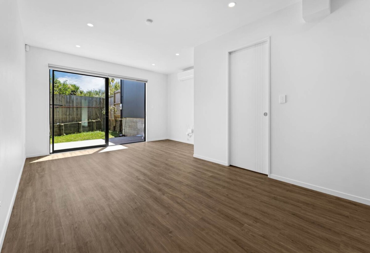 Top school zone, 2 beds home, walks to Pak’nSave, 46 Clementine Place, Bucklands Beach, Auckland