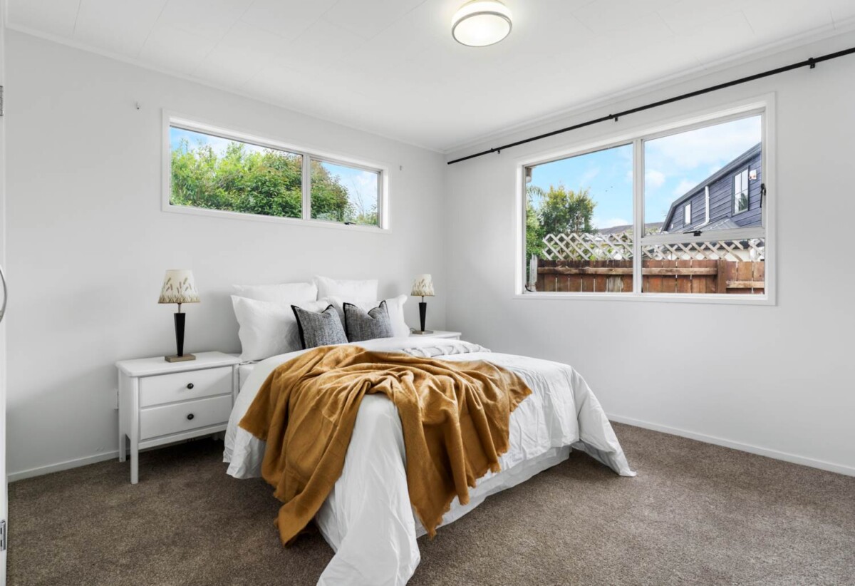 Motivated vendor, Renovated 4 beds 2 baths house standalone double garage, close to schools, parks, beach, golf club, Zoned for Wakaaranga Primary School, Farm Cove Intermediate and Pakuranga College, 1/148 Pigeon Mountain Road, Half Moon Bay, Auckland