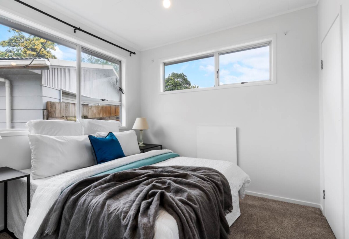 Motivated vendor, Renovated 4 beds 2 baths house standalone double garage, close to schools, parks, beach, golf club, Zoned for Wakaaranga Primary School, Farm Cove Intermediate and Pakuranga College, 1/148 Pigeon Mountain Road, Half Moon Bay, Auckland